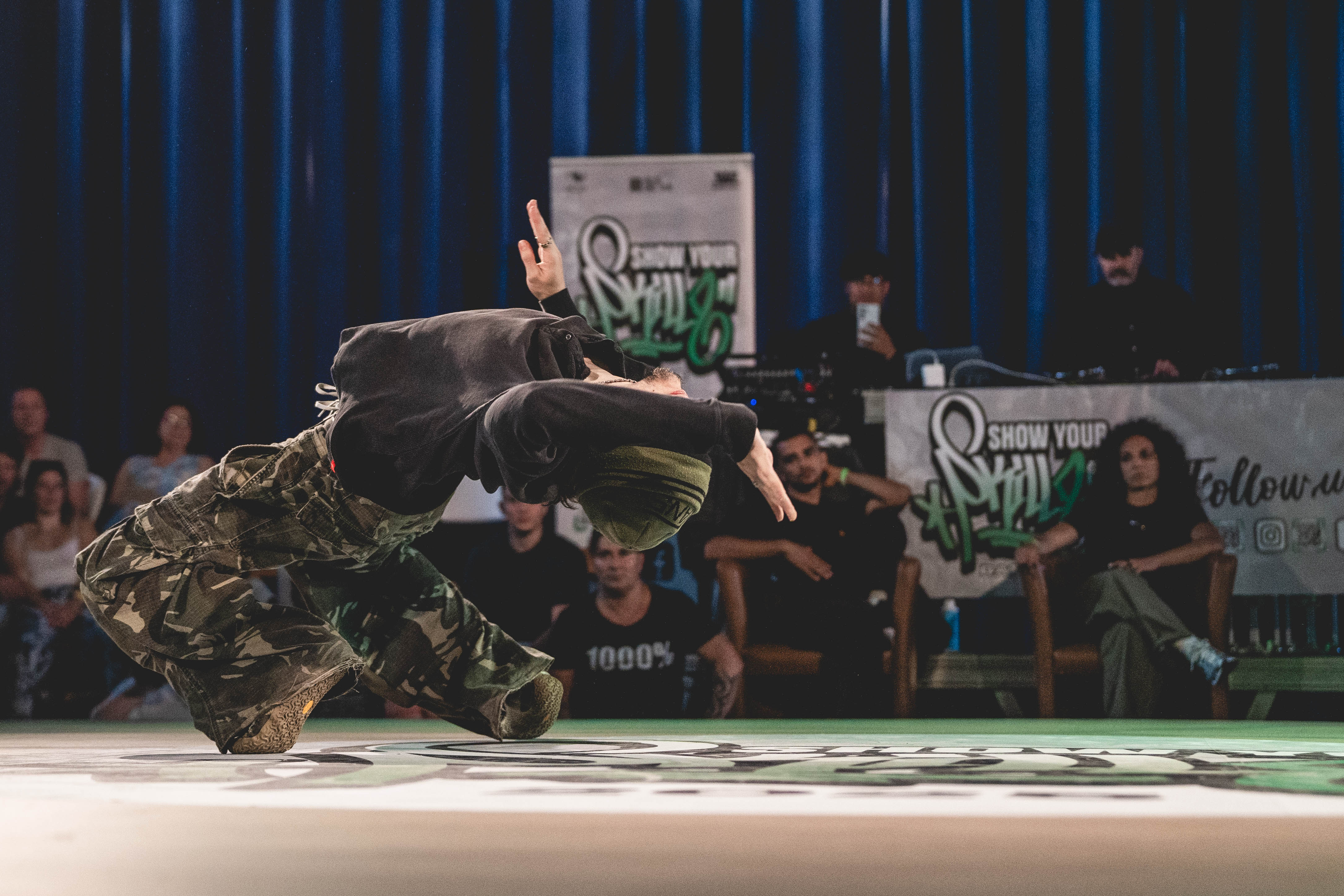 Compétition Show Your Skillz — breakdancer en freeze